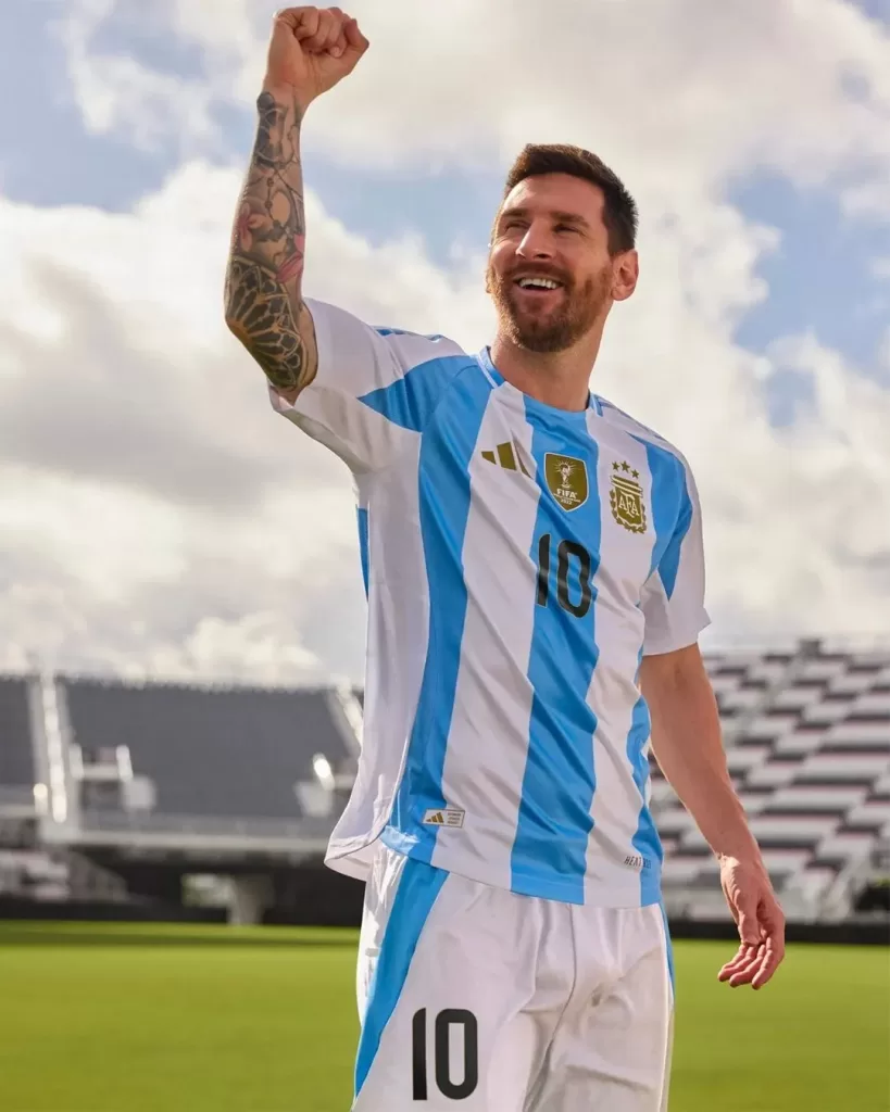 CAMISETA marca adidas ARGENTINA COPA AMERICA 2024 LOCAL MESSI